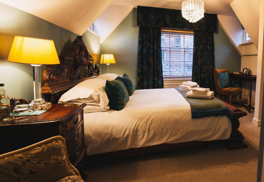 Rhubarb At Drapers Hall Shrewsbury Room photo