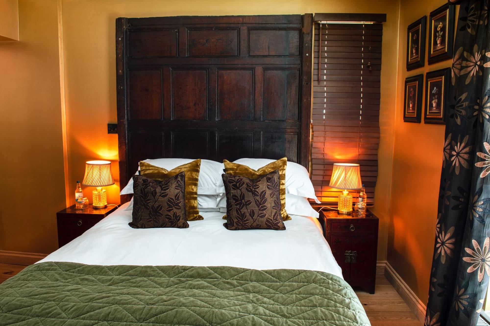 Rhubarb At Drapers Hall Shrewsbury Room photo